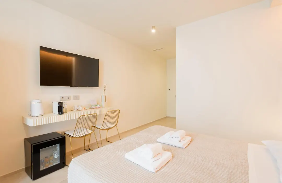 Porta D'Oro Charming House II & Spa-1