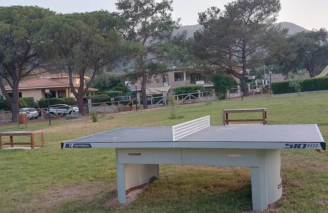 Villa Luigi a Poggio dei Pini, alloggio con giardino e posto auto-1
