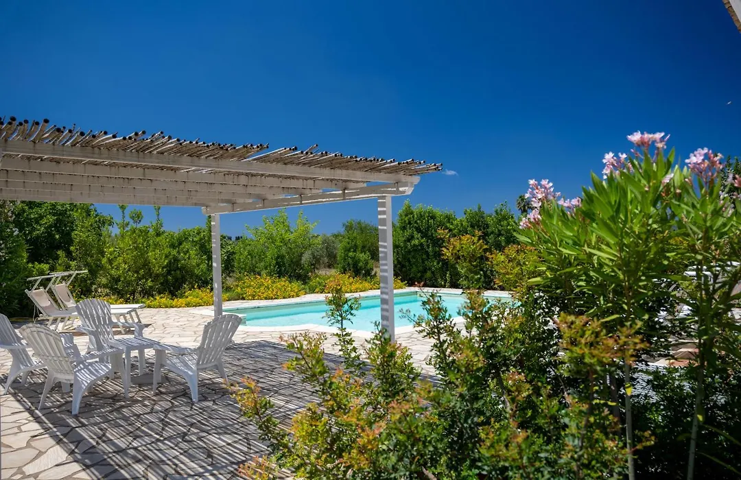 Villa Rafael Con Piscina, Iun P4098-1