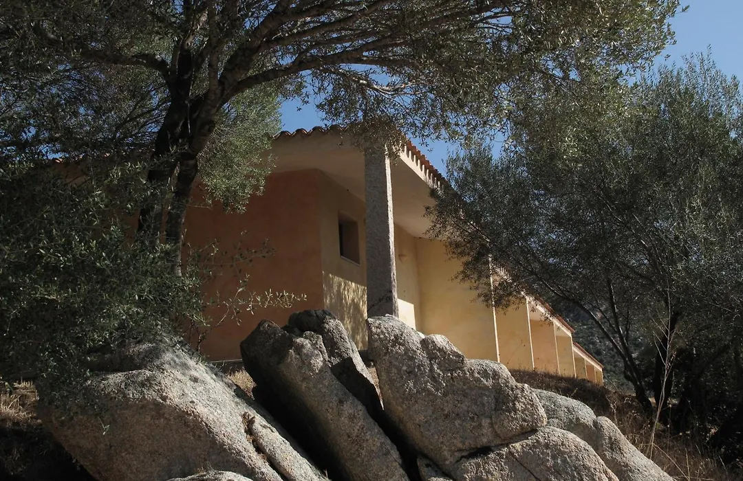 Hotel Turismo Rurale Montitundu-1