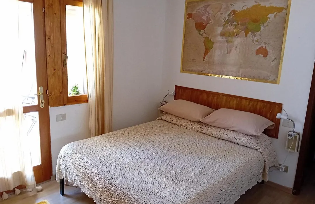 Benjamin Room-1