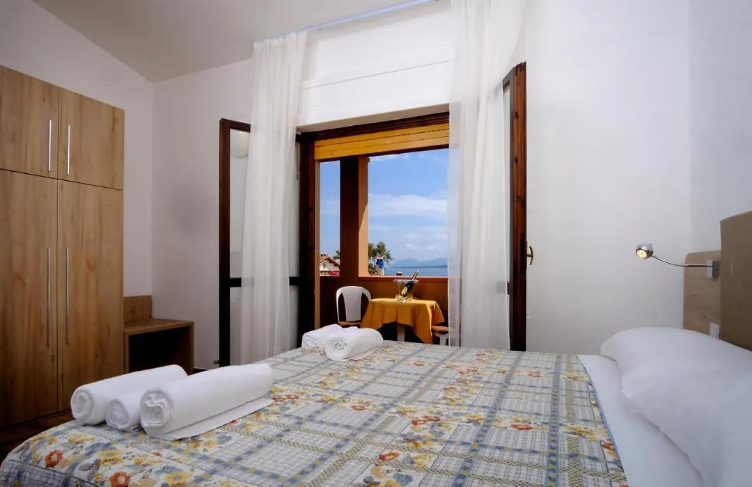 Residence Appartamenti Caffarena-1