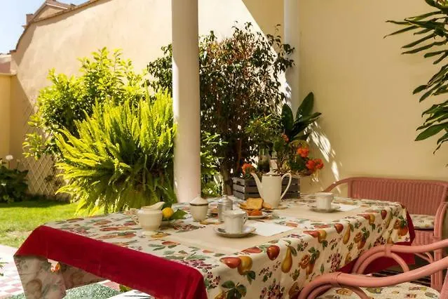 Dora'S Home-1