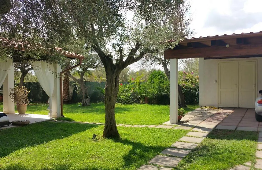 Villa Ines con piscina sud Sardegna-1