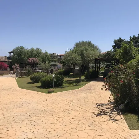 Casa Con Ampio Giardino-3