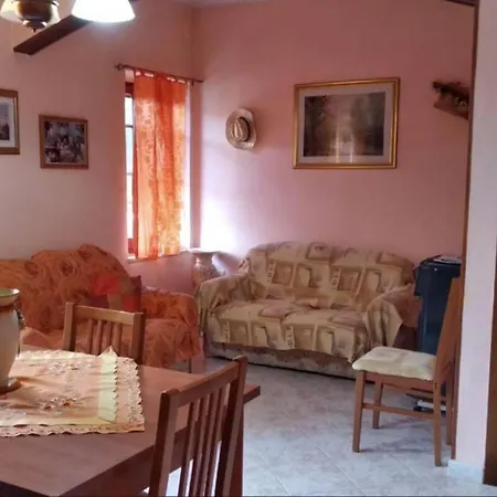 Casa In Zona Tranquilla A Carbonia-2