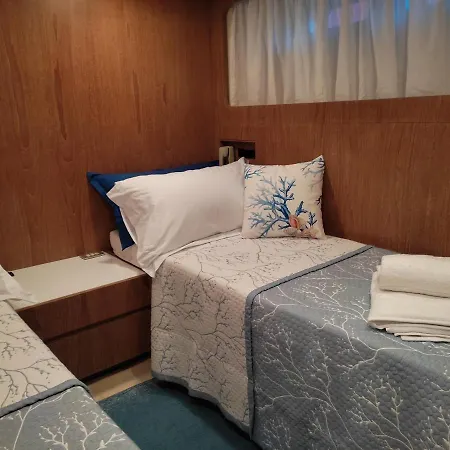 Boat & Breakfast Lucretia, Luxury Yacht-3