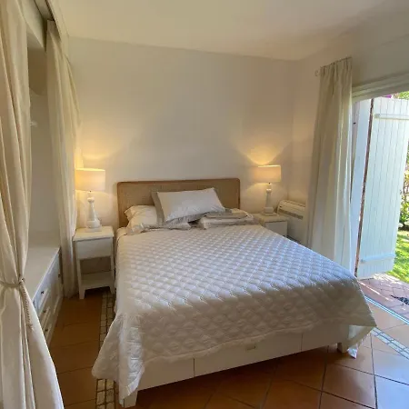 Lovely 2 Bedroom Newly Refurbished Flat By The Sea-2