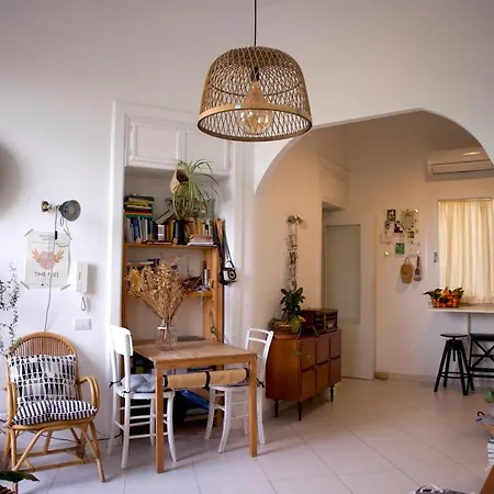 Cozy Room With Kitchen Use In The Heart Of Cagliari - Villanova-2