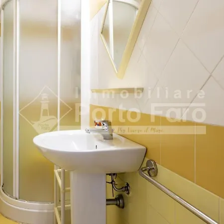 10 Centro - Appartamento Sulla Piazzetta Di Porto Faro-3