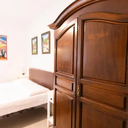 Theo'S Rooms-2