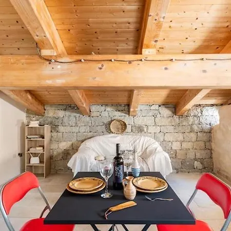 La Casa Di Paglia-3