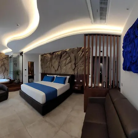 Palazzo Ferrucci Luxury Suites-3