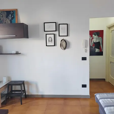 Home Of Fame - Home Gallery With Fully Equipped Kitchen, Separate Entrance, Free Parking-3