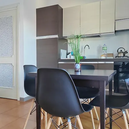 Home Of Fame - Home Gallery With Fully Equipped Kitchen, Separate Entrance, Free Parking-2