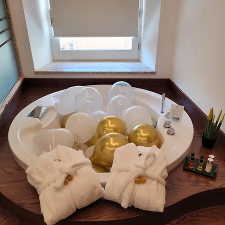 Palazzo Ferrucci Luxury Suites-2