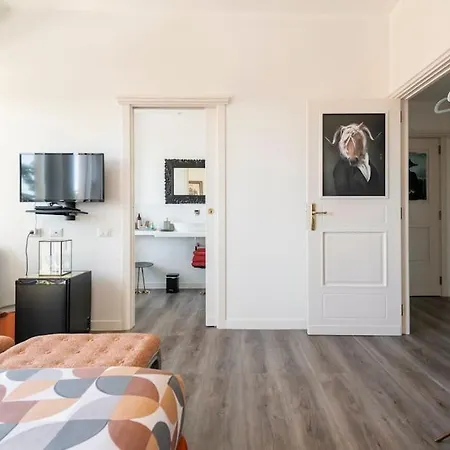Eleventh Floor Suites-2