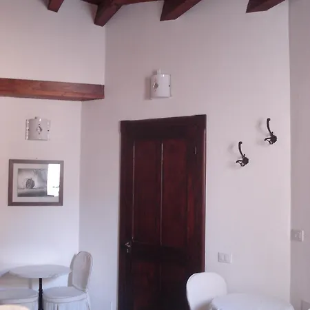 Guest House Il Giardino Segreto-2