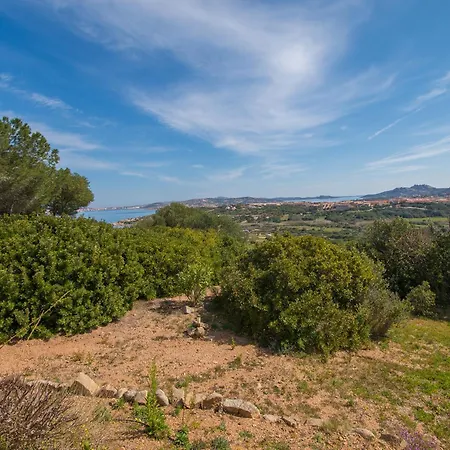 Villa Immersa Nel Verde Con Meravigliosa Vista Mare-3