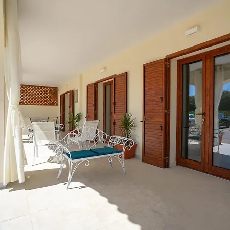 Ambra Holiday Rooms - Rooms & Beach-2