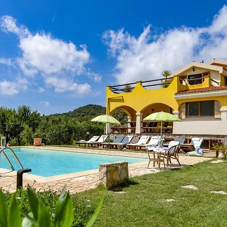 Villa Saige , Piscina Con Idromassaggio-3