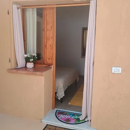 Benjamin Room-3