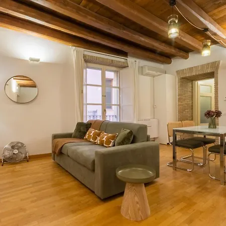 Martini Castello Boutique Apartments - Historic Center & Lift-3