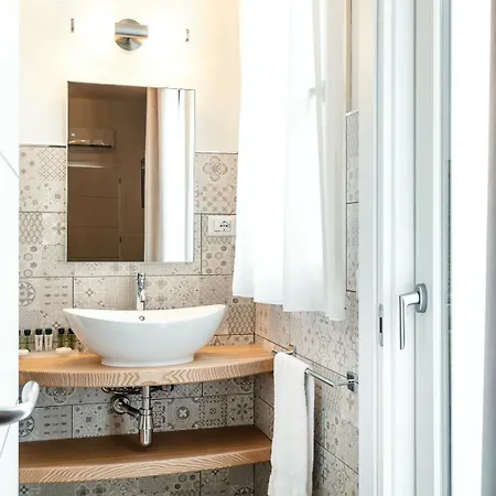 Lungomare Rooms-3