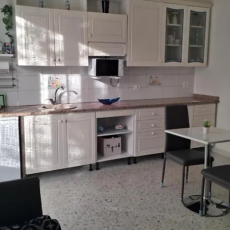 Phiniscollis B&B-2