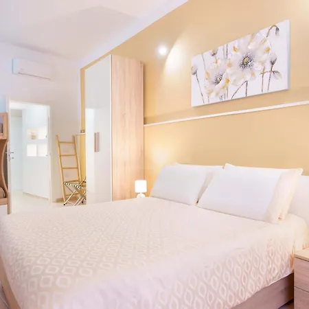 Montellino's Suite Oro-2