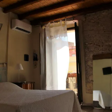 Sant Efisio Host-3