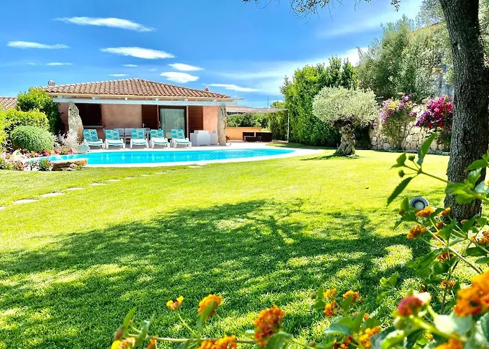 Villa Ibiscus Cannigione con Piscina