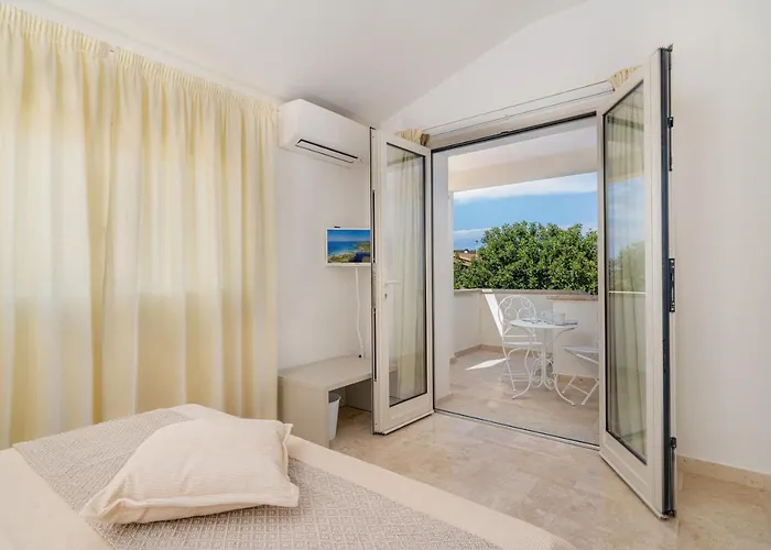 Notte nel Viale Hotel Murta Maria