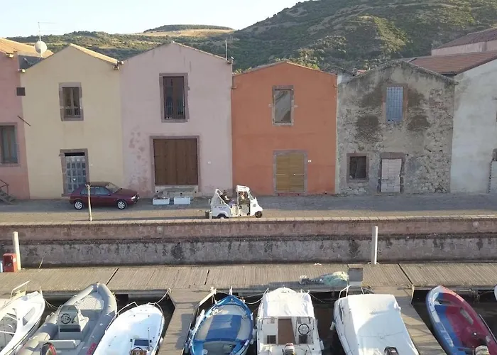Bed and Breakfast Sa Domo e Giuanne e Giuanna Bosa