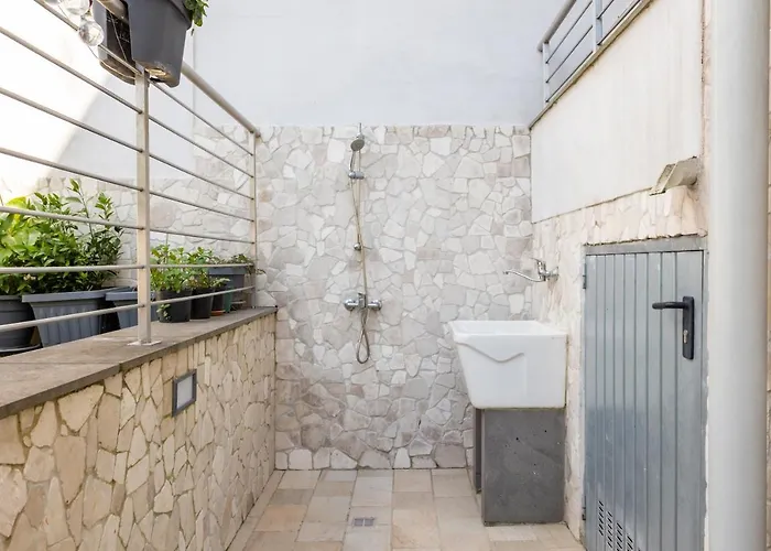CAMERA con Parcheggio max 3PERS, BAGNO, Uso Cucina Oristano