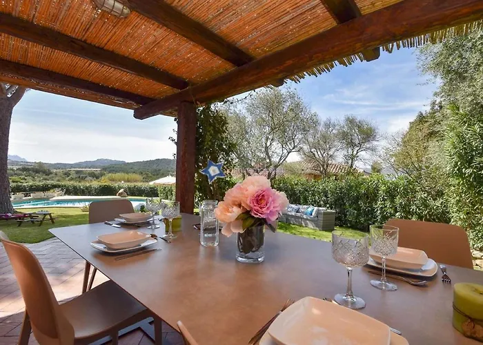 Villa Con Piscina Immersa In Un Meraviglioso Giardino - Wonderful Villa With Pool And Spacious Garden Baja Sardinia