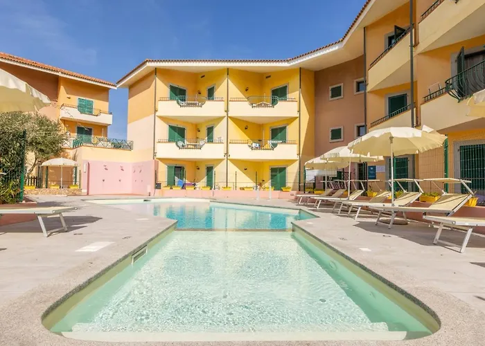 Isa-Residence With Swimming-Pool In Santa Teresa Di Gallura, Apartments With Air Conditioning And Private Outdoor Space