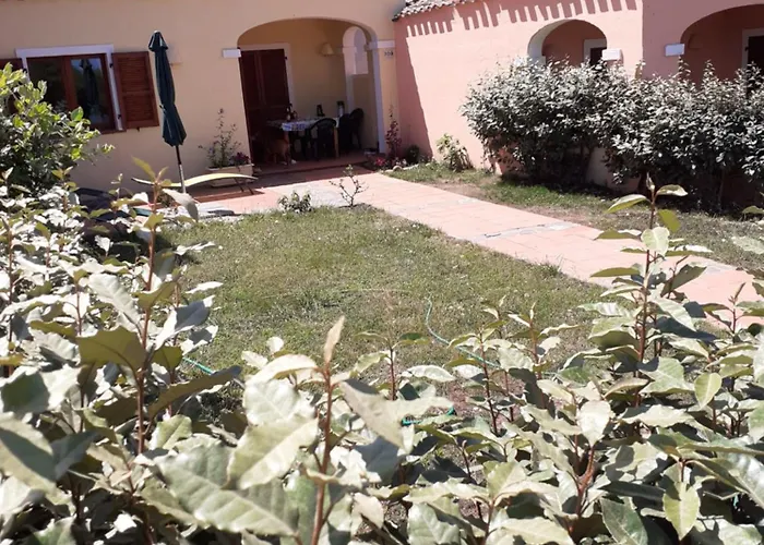 casa mirice in residence con piscina ,wifi,climatizzatore vicino al mare Aglientu