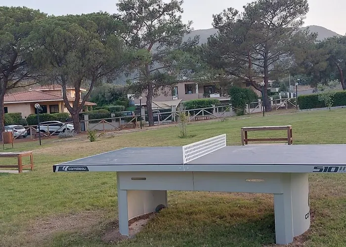Villa Luigi a Poggio dei Pini, alloggio con giardino e posto auto Capoterra