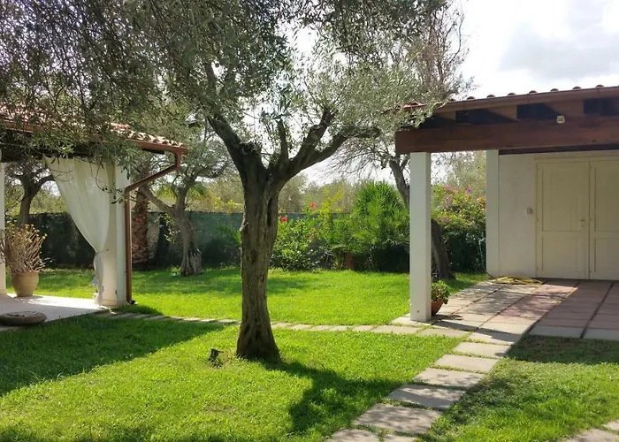 Villa Ines con piscina sud Sardegna Capoterra con Piscina
